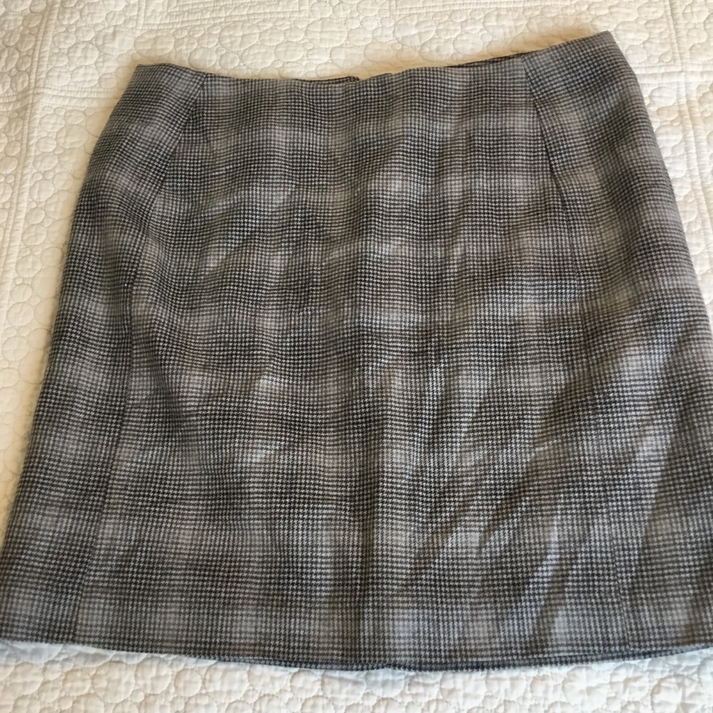 Banana Republic Gray and Black Skirt. Size‎ 4